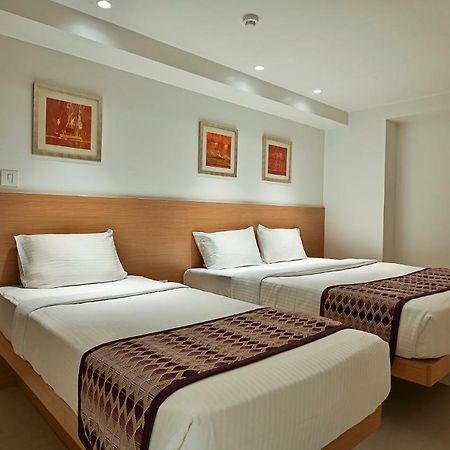 Hotel Leafio-Near Airport Мумбай Екстериор снимка