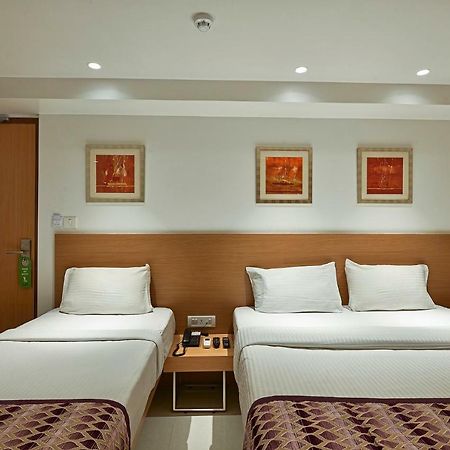Hotel Leafio-Near Airport Мумбай Екстериор снимка