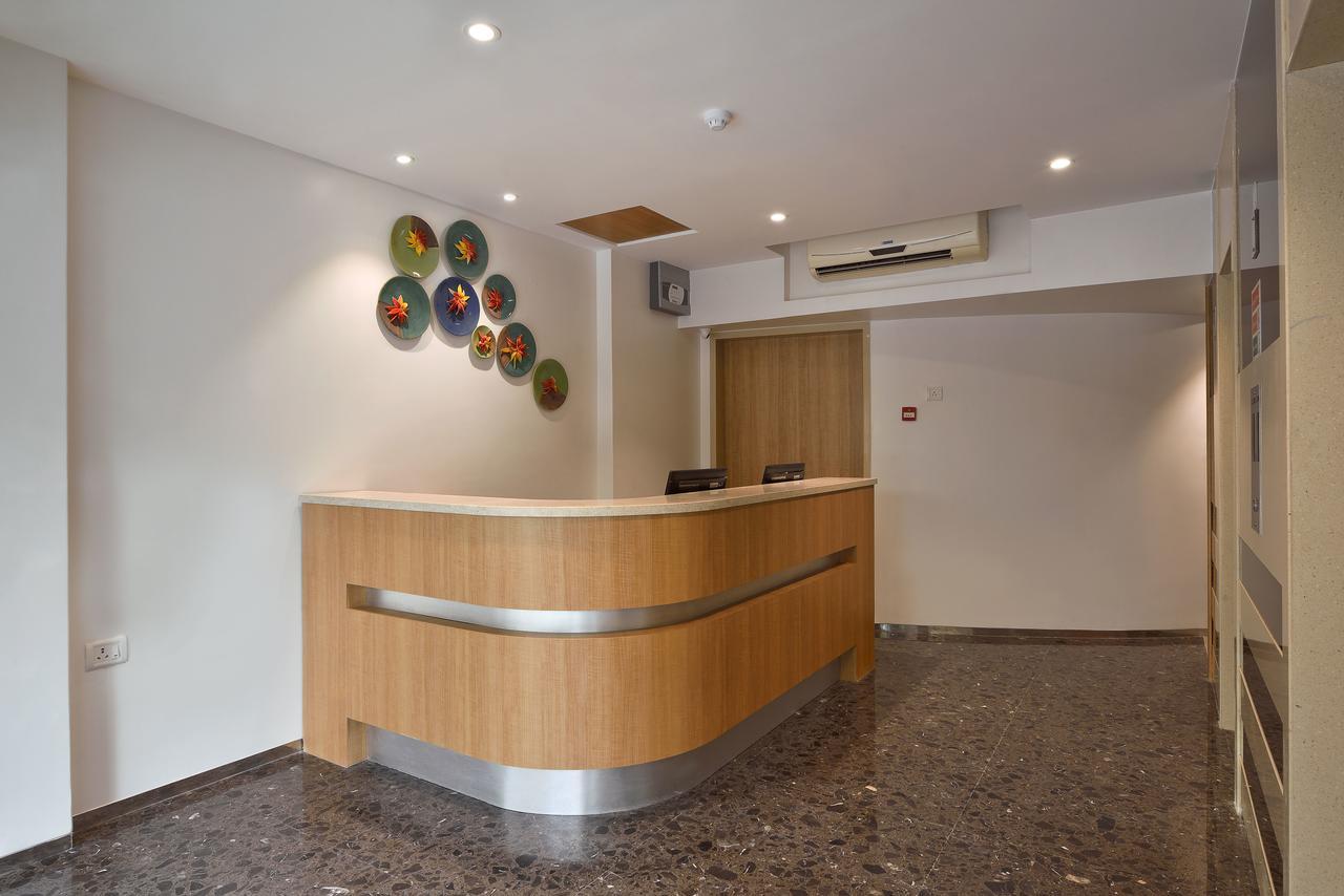 Hotel Leafio-Near Airport Мумбай Екстериор снимка