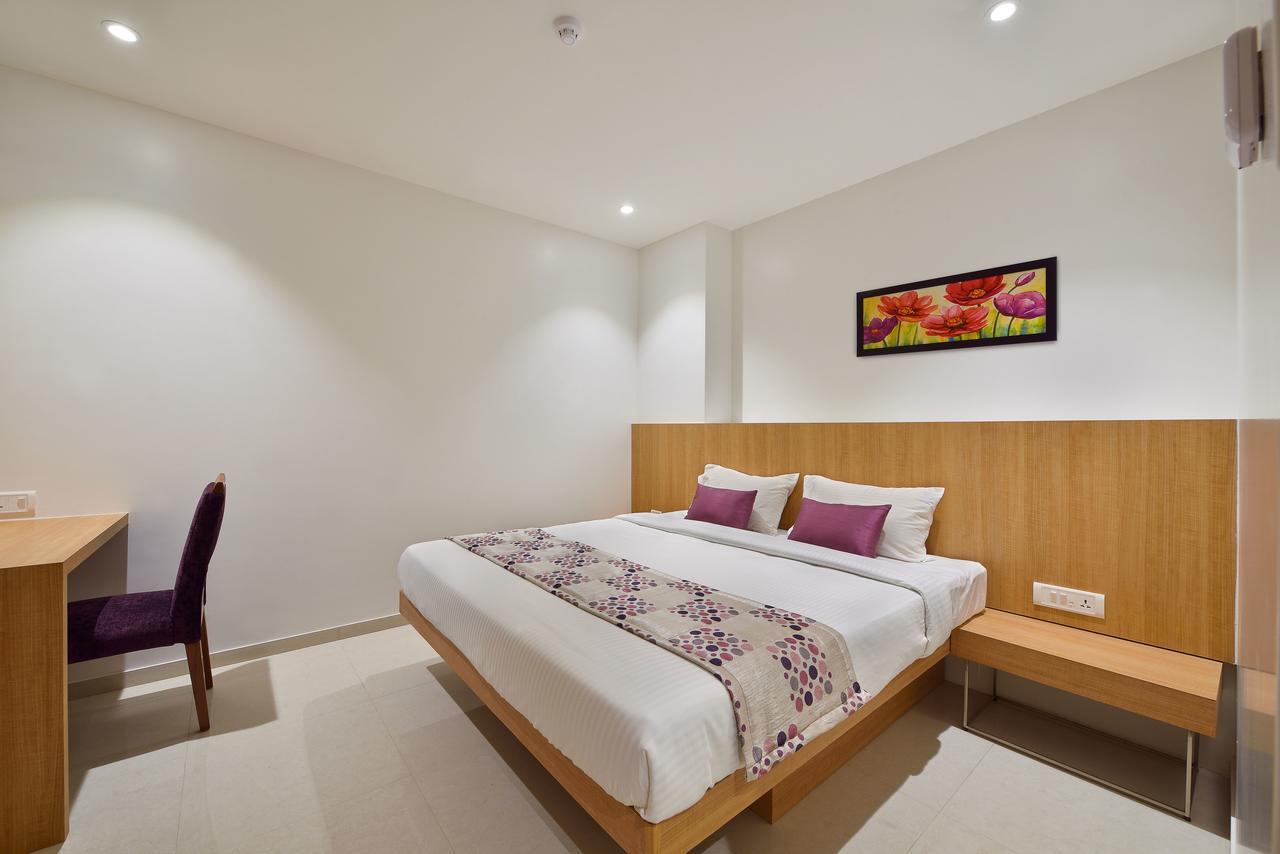 Hotel Leafio-Near Airport Мумбай Екстериор снимка