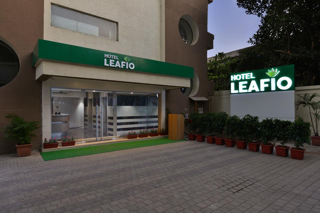 Hotel Leafio-Near Airport Мумбай Екстериор снимка
