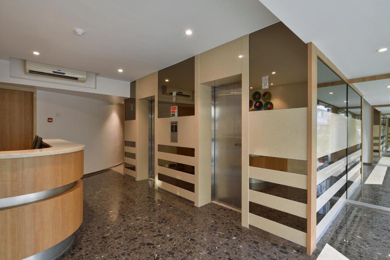 Hotel Leafio-Near Airport Мумбай Екстериор снимка