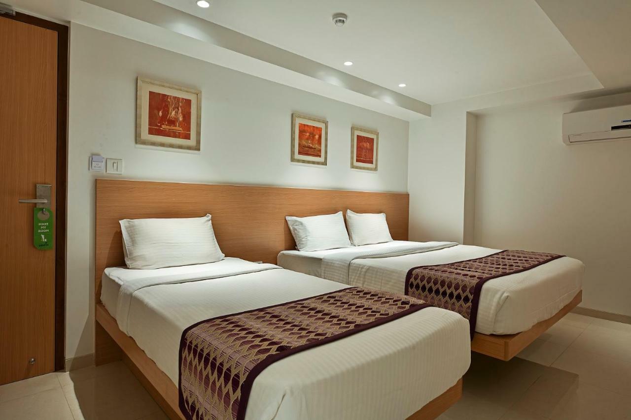Hotel Leafio-Near Airport Мумбай Екстериор снимка