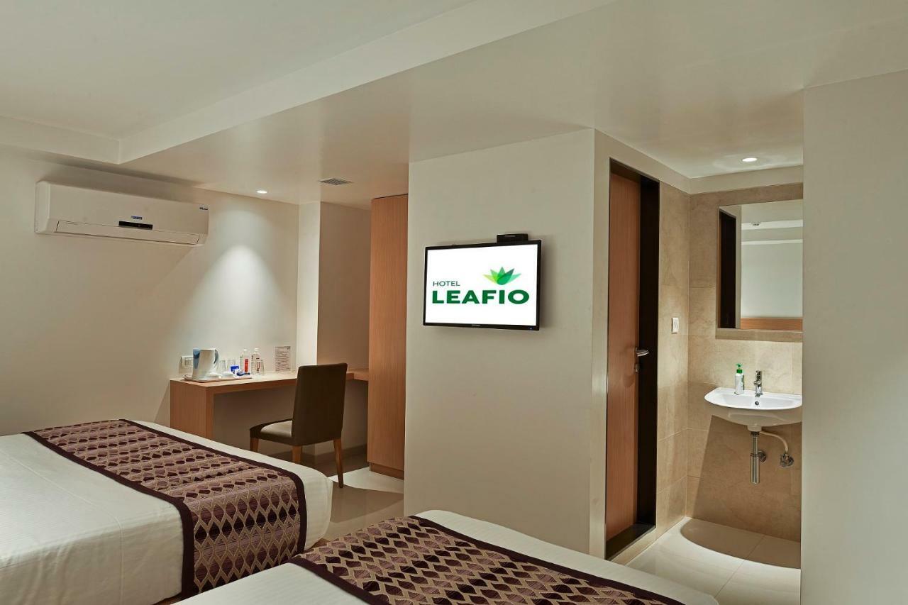 Hotel Leafio-Near Airport Мумбай Екстериор снимка